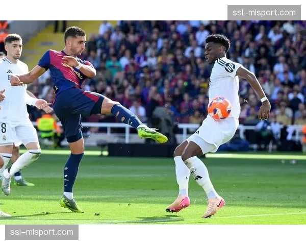 西甲国家德比前瞻：巴萨坐镇主场迎战皇马，落后榜首8分已不容有失