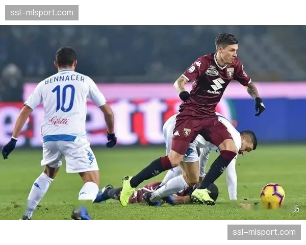 都灵2-1维罗纳：主场逆转取胜，亚当斯80分钟制胜球