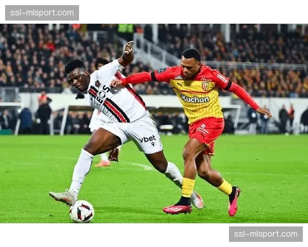 巴黎积分优势缩水至1分，朗斯少赛一场紧追不舍